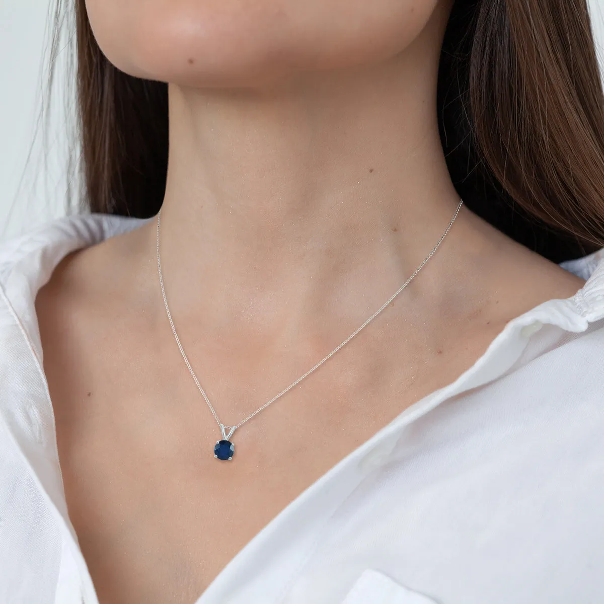 14K White Gold 4Mm Round Sapphire Pendant