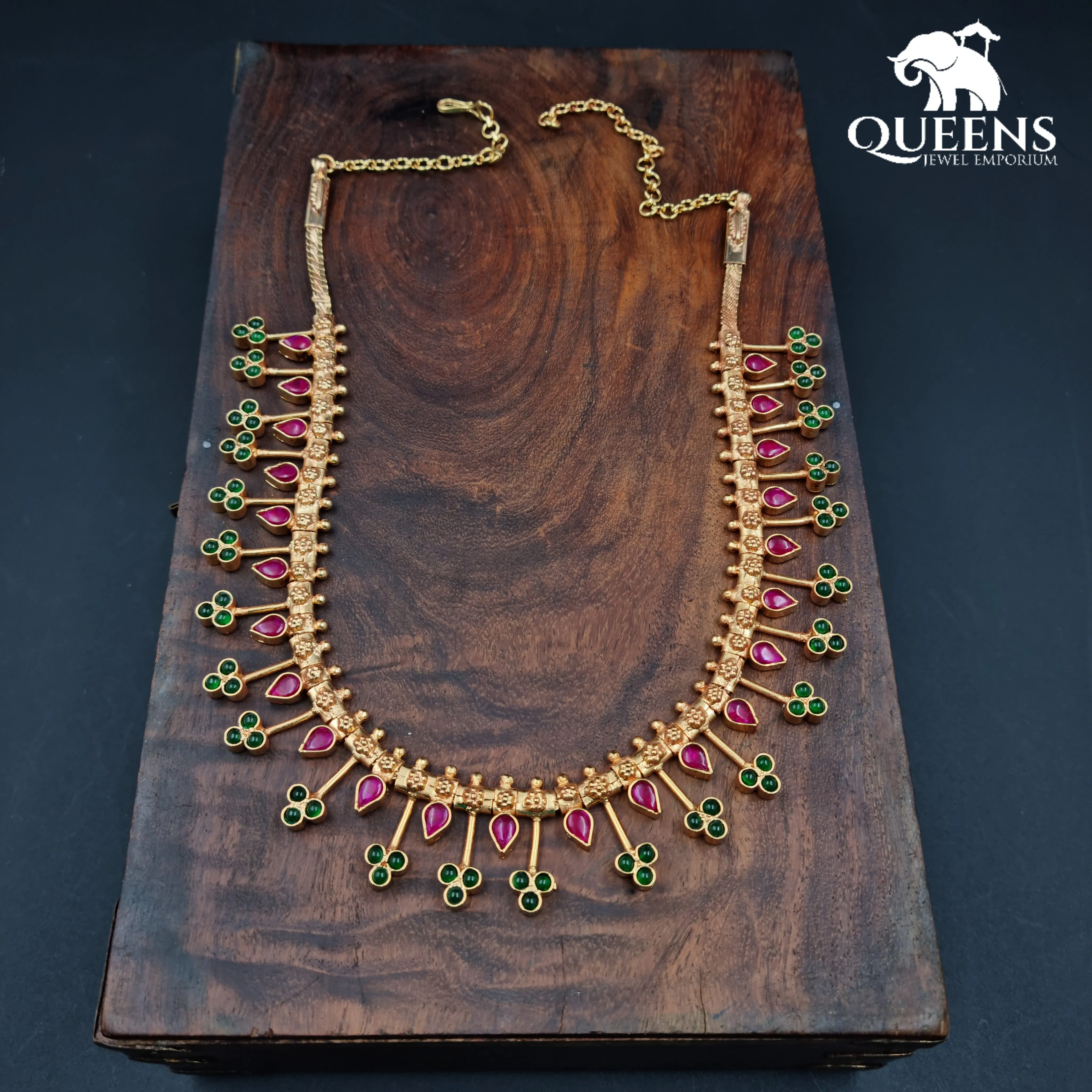 CINTHIYA KEMP NECKLACE