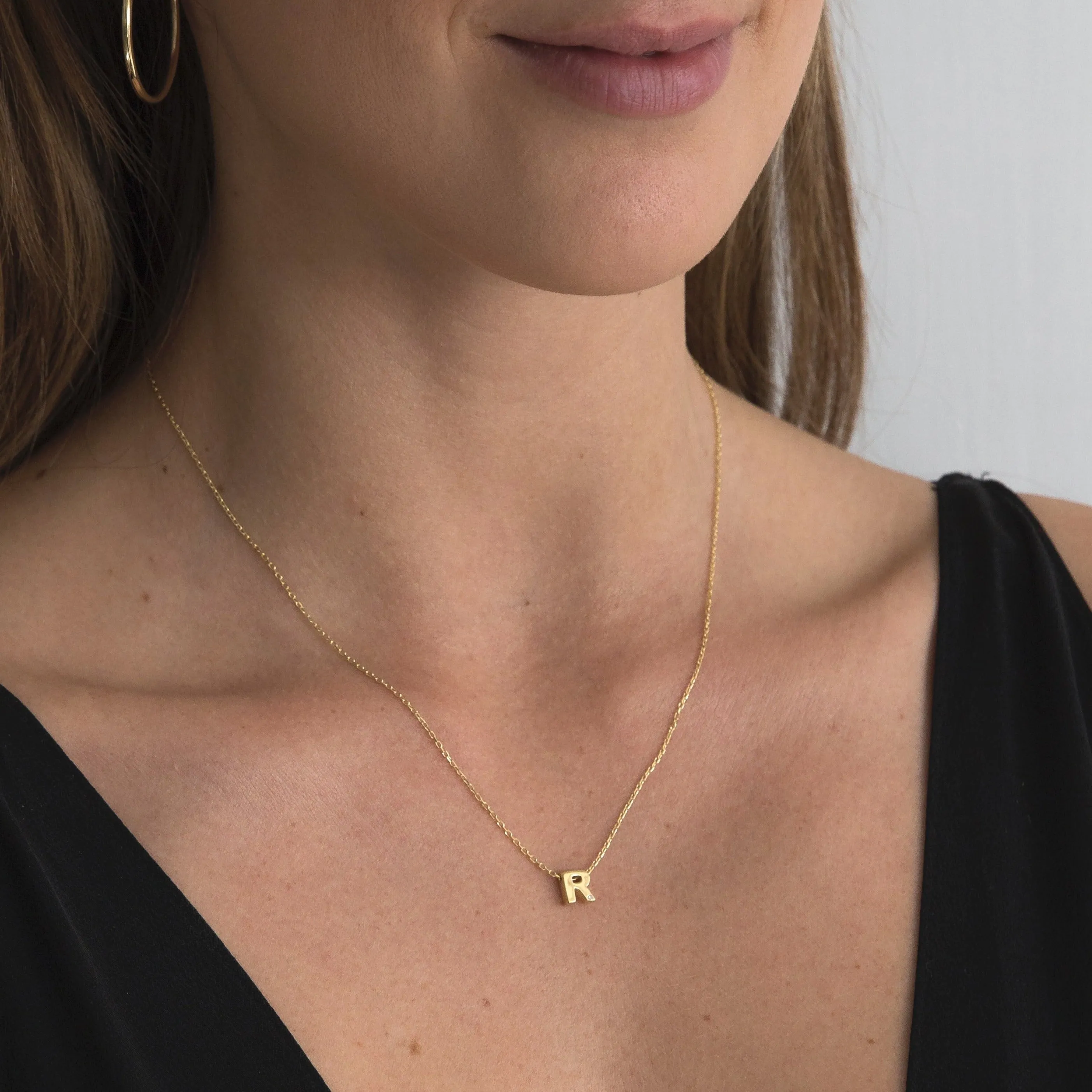 Diamond Letter Necklace "R" - 18 karat gold vermeil on sterling silver, diamond 0.01 carat