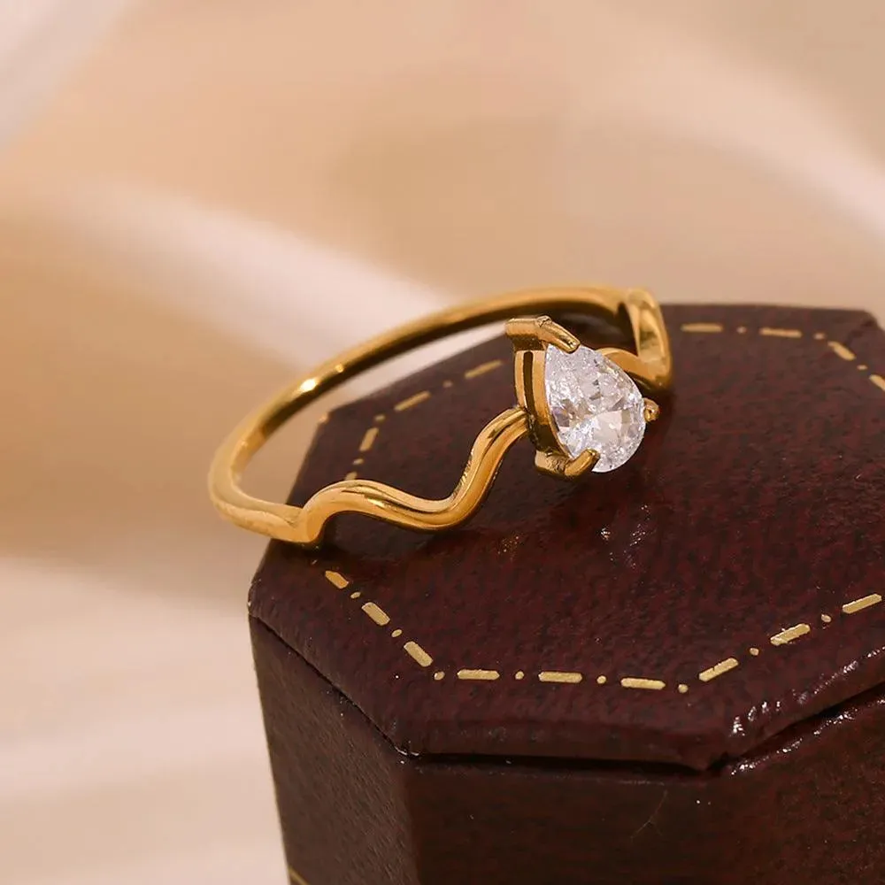 Wave Band Ring with Teardrop Crystal – Elegant Ring for Women